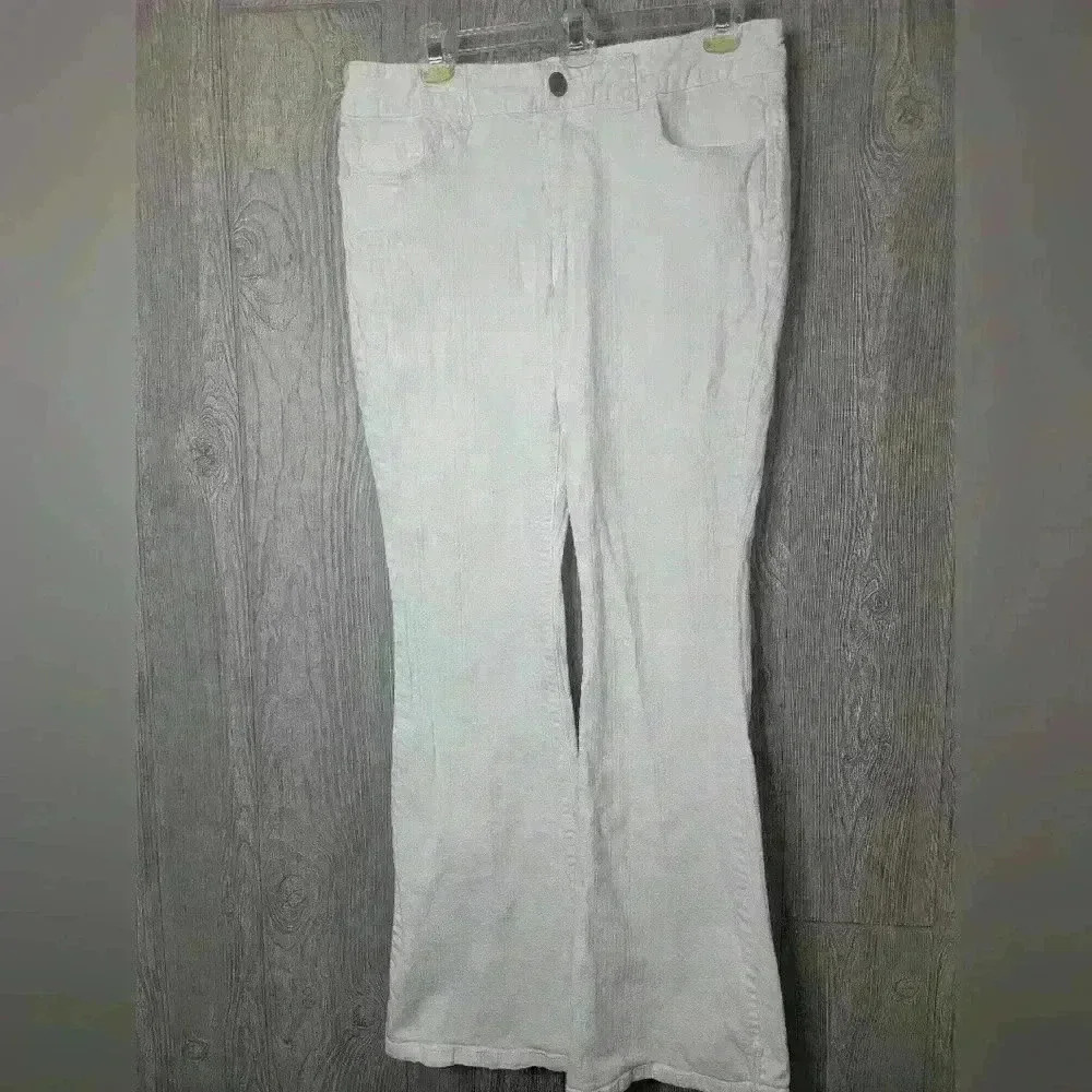 International Concepts INC white denim jeans. Size 10 1 call out as shown in pic